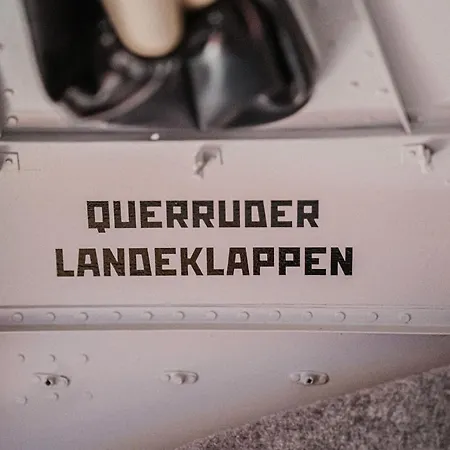 Antonov Im Garten - Flugzeug-ferienwohnung *