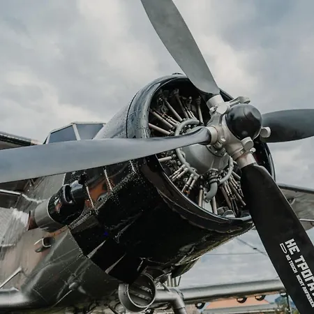 Antonov Im Garten - Flugzeug-ferienwohnung *