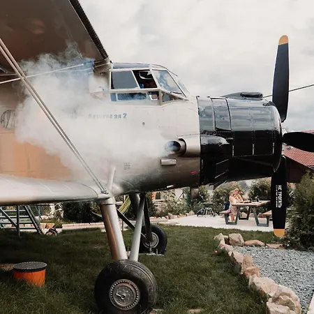 Antonov Im Garten - Flugzeug-ferienwohnung Úszó hotel *