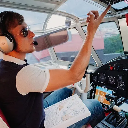 Tekne Antonov Im Garten - Flugzeug-ferienwohnung