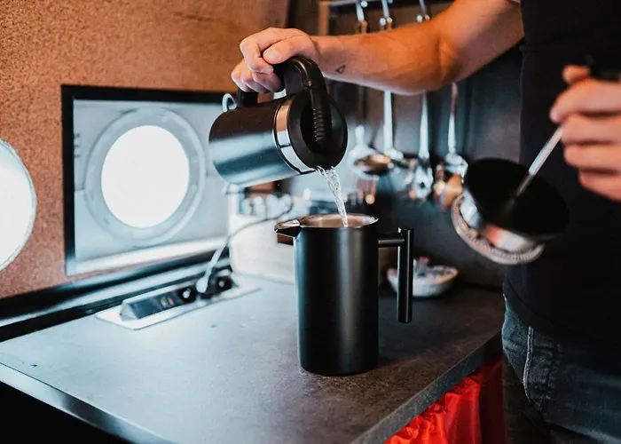 Antonov Im Garten - Flugzeug-ferienwohnung *