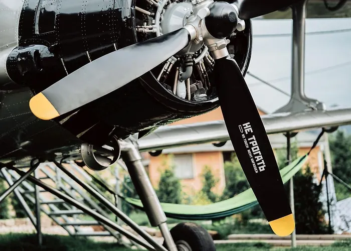 Antonov Im Garten - Flugzeug-ferienwohnung