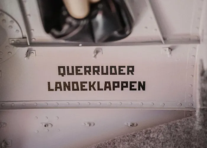 Antonov Im Garten - Flugzeug-ferienwohnung *