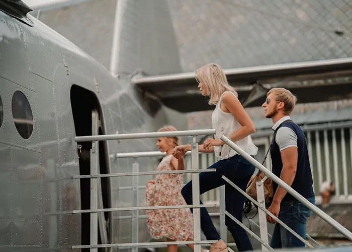 Antonov Im Garten - Flugzeug-ferienwohnung *