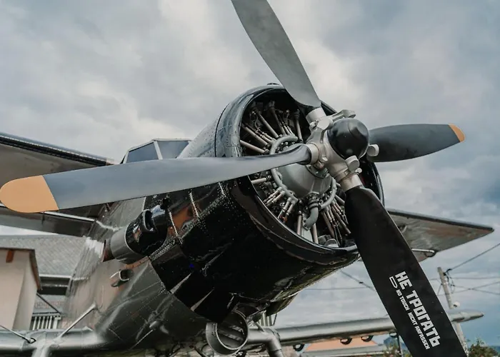 Antonov Im Garten - Flugzeug-ferienwohnung *