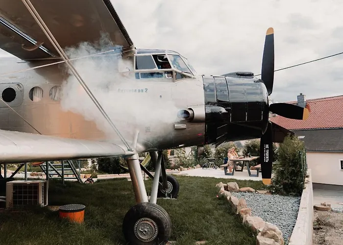 Antonov Im Garten - Flugzeug-ferienwohnung 船屋 *