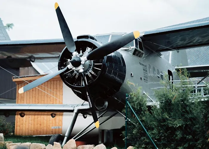 Antonov Im Garten - Flugzeug-ferienwohnung 船屋