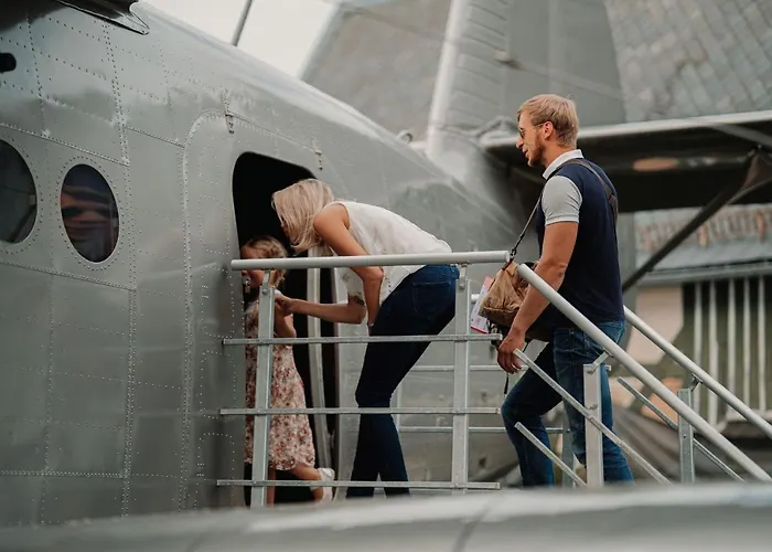 Antonov Im Garten - Flugzeug-ferienwohnung